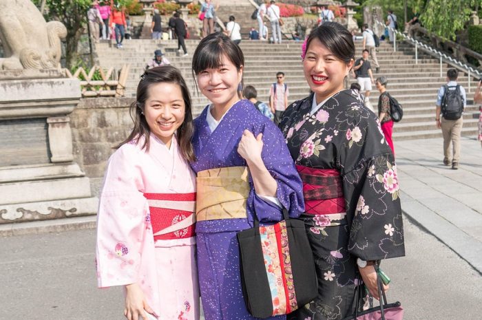 深夜の会話が予期せぬつながりにつながる理由